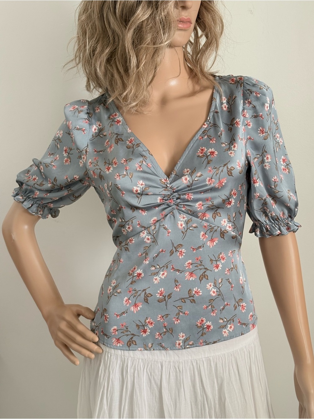 WAYF Blue Floral V-Neck Ruched Front Puff Sleeves Women's Top Side Hidden Zip M
